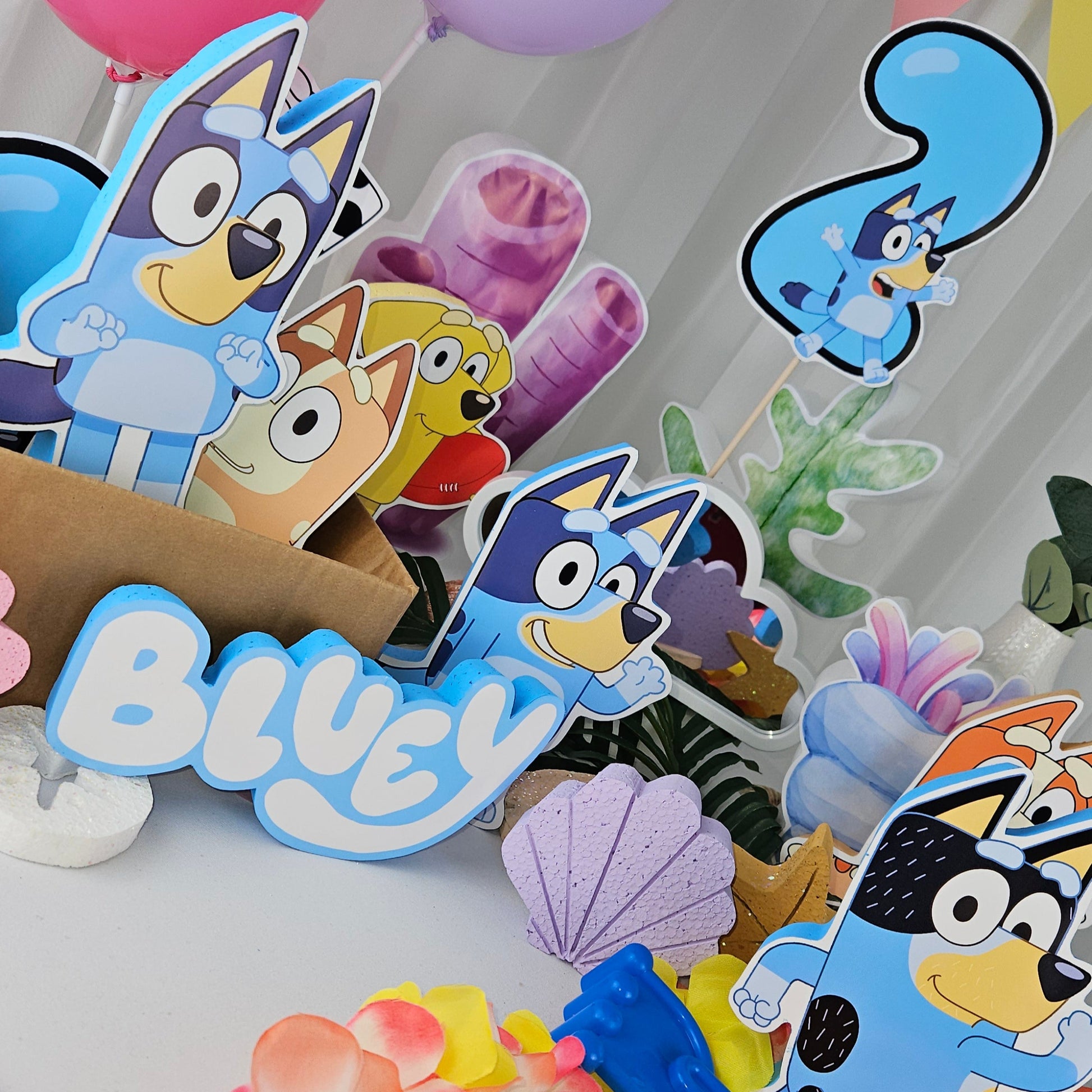 Bluey 1st birthday party centerpiece cutouts in foam for toddlers’ celebration.